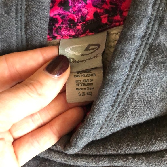 2 Girls Hoodies, one zip up & one pullover - Picture 4 of 8